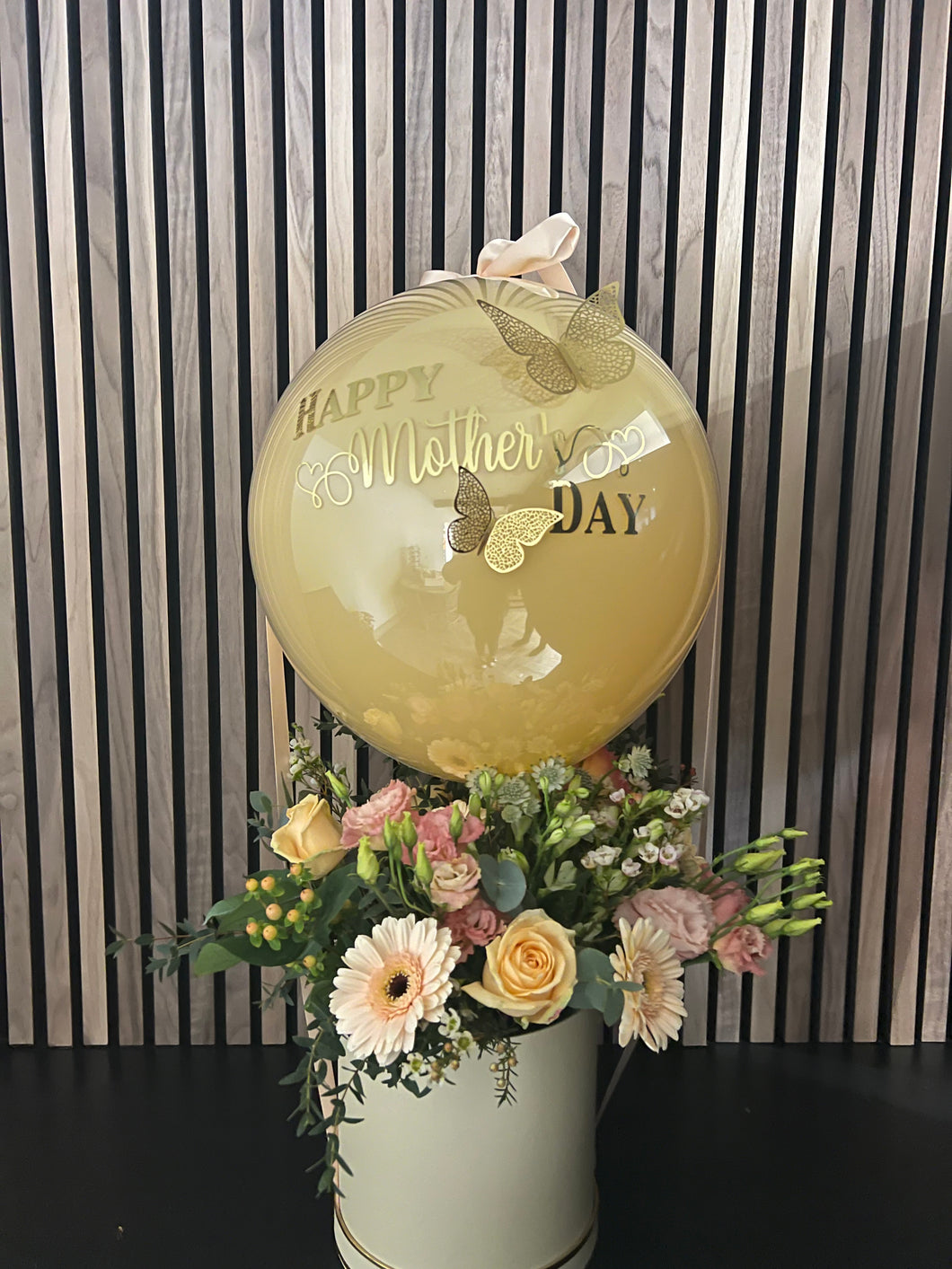 LUXURY HAT BOX WITH PERSONALISED BALLOON